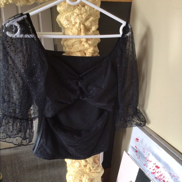 Cut out blouse - Picture 4 of 6